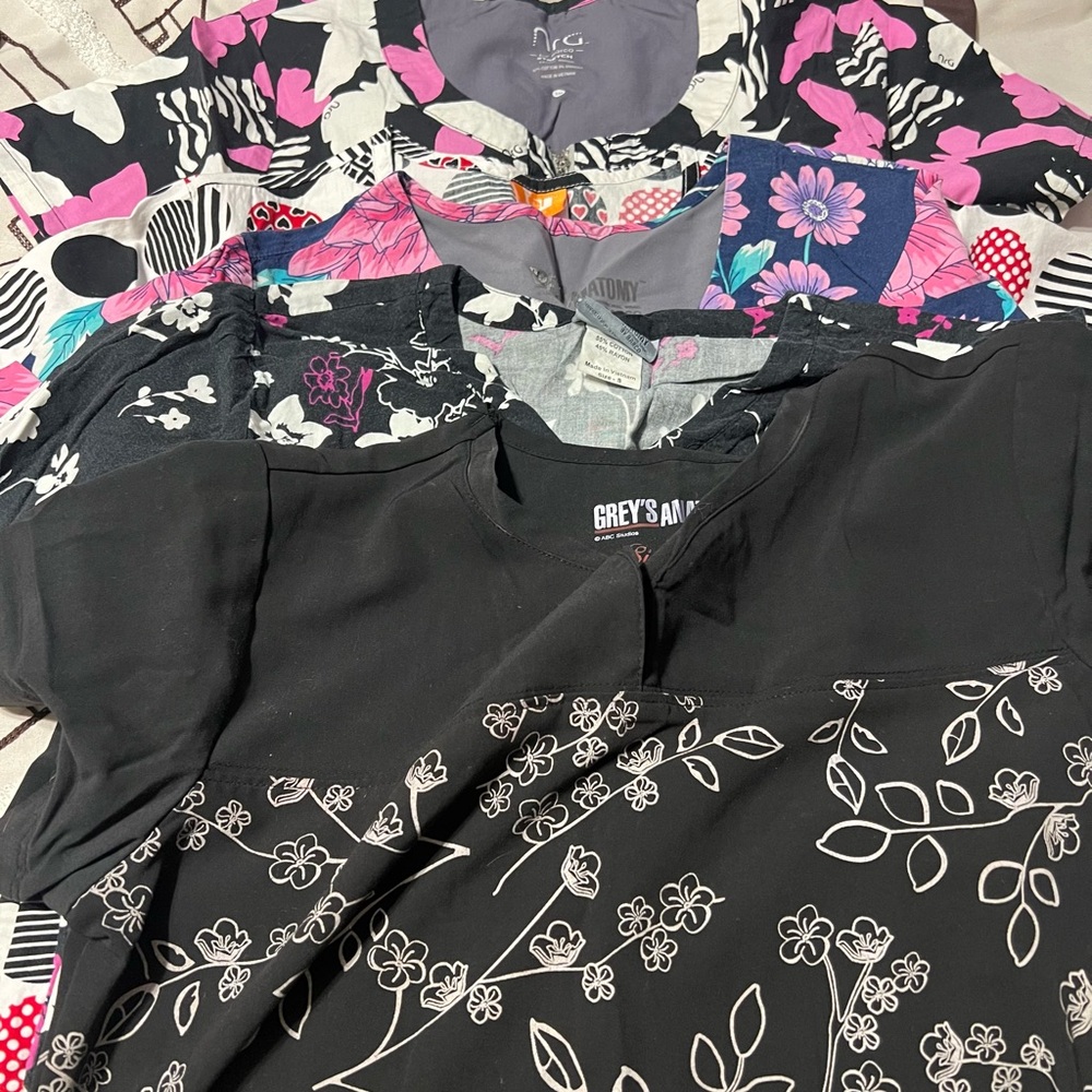 Bundle of 5 Grey’s Anatomy / Barco Scrub Tops, S